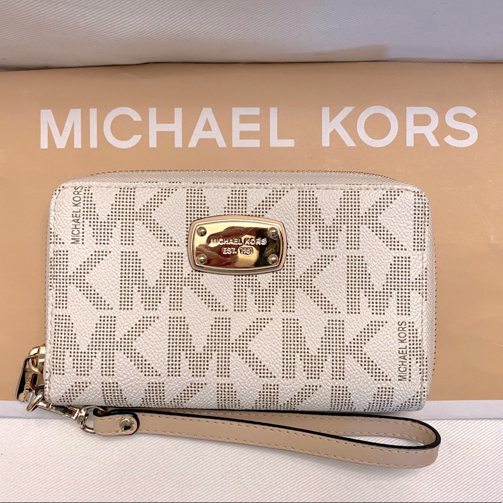Michael Kors Jetset travel wallet